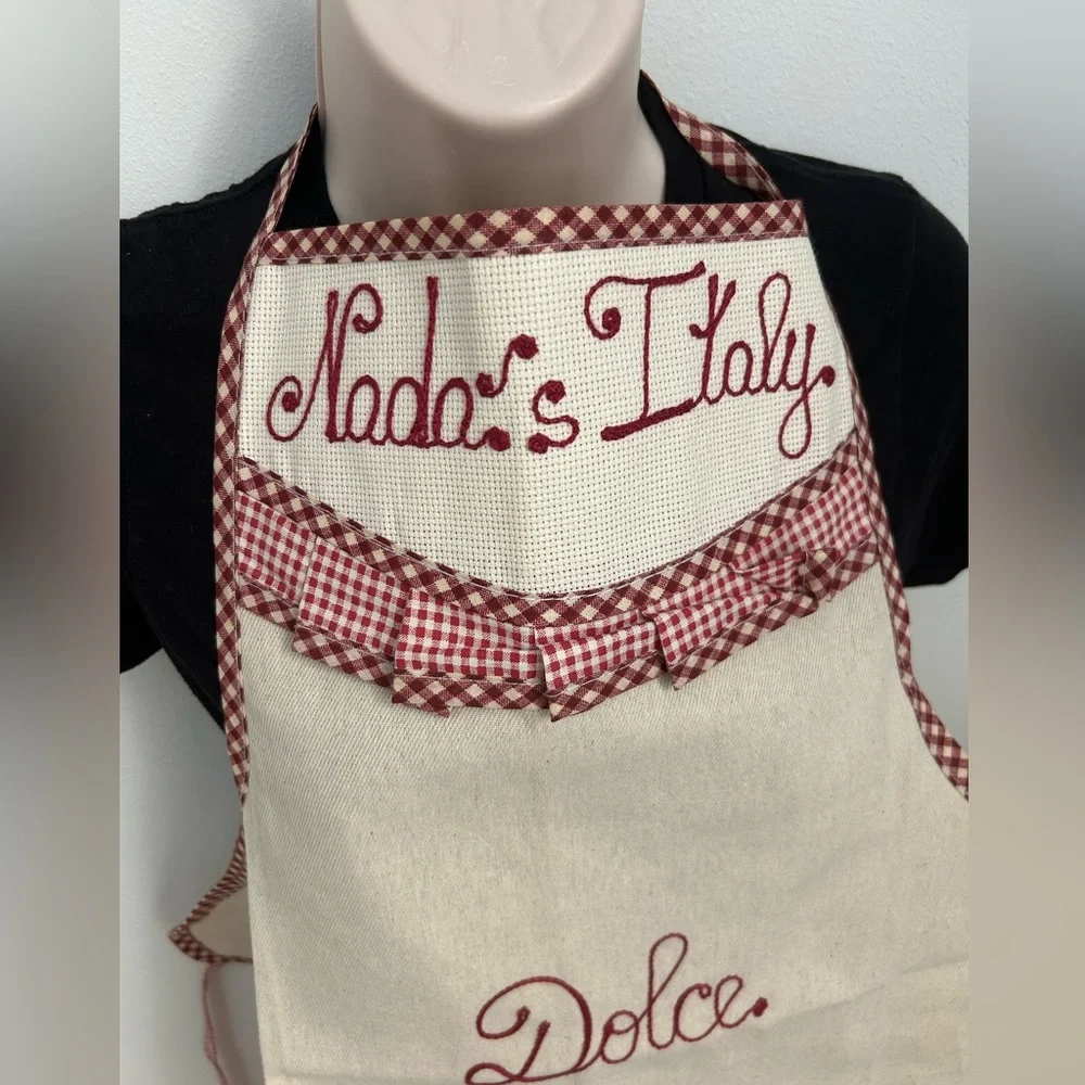 Ricami Veronica Italy Apron Dolce e Piccante Embroidered.  NEW